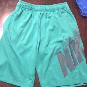 Worn once. Boys med/8 Nike shorts
